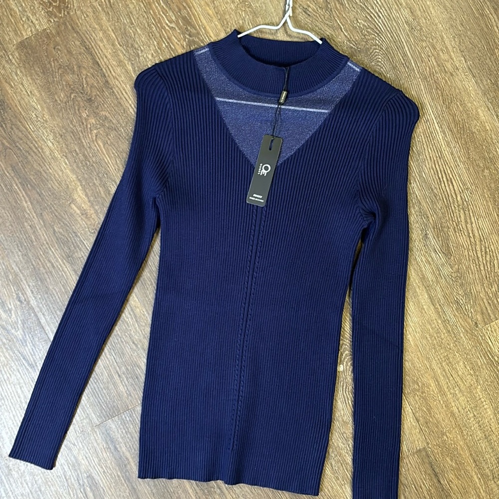 Dark blue top with mesh cut out - m- nwt